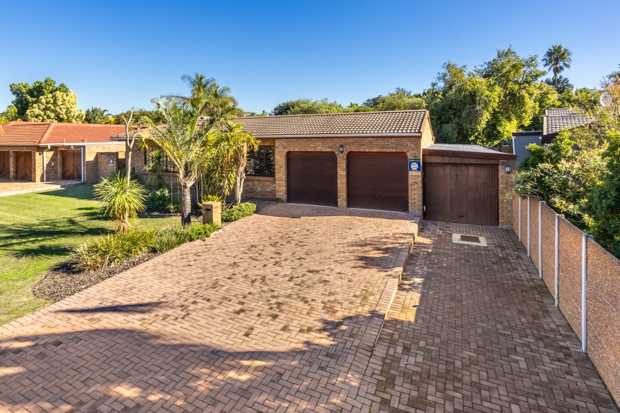 5 Bedroom Property for Sale in Sonstraal Western Cape